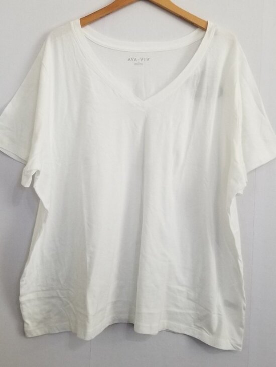 Tops - White V Neck T Shirt Size 3X💝